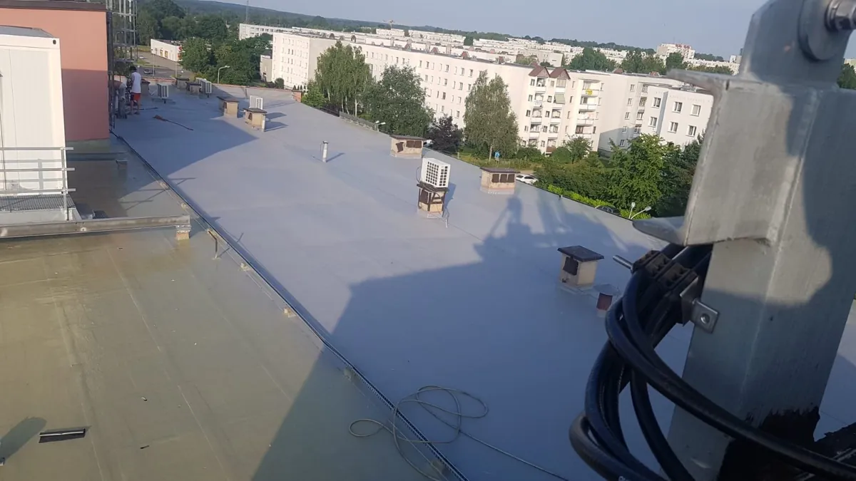 Przykładowa realizacja PURSOLUTIONS: Łódź, ul. Świtezianki 2022 · dach 2500 m²