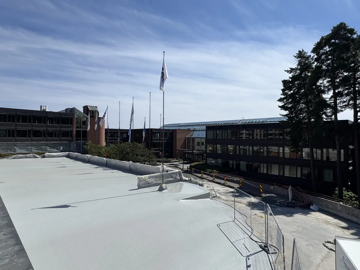 Przykładowa realizacja PURSOLUTIONS: Oslo (Norwegia) · dach 850 m² · gotowa powłoka 5 mm