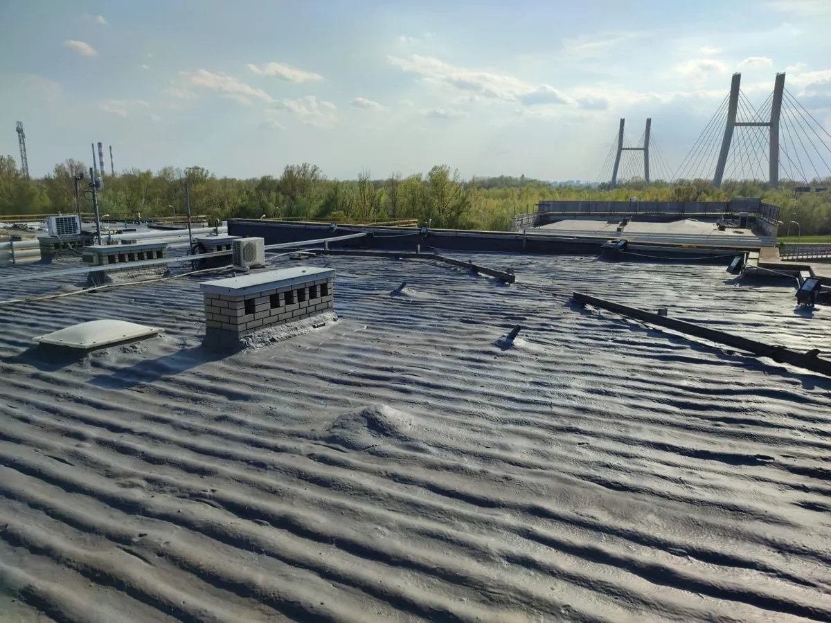 Przykładowa realizacja PURSOLUTIONS: Warszawa Siekierki 2021 · dach z blachy 1800 m²