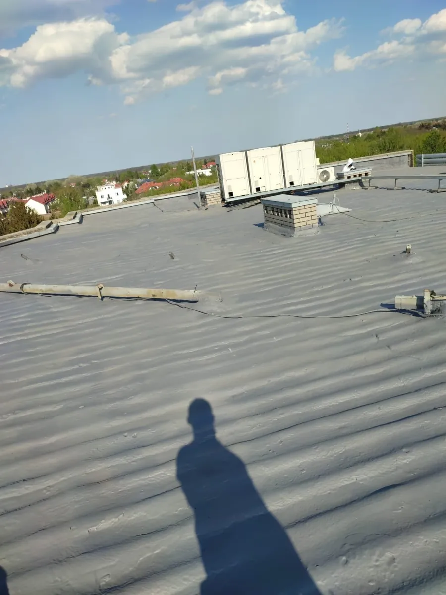 Realizacja PURSOLUTIONS: Warszawa Siekierki 2021 · dach z blachy 1800 m² po natrysku