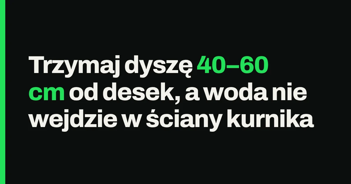 Trzymaj dyszę 40–60 cm od desek, a woda nie wejdzie w ściany kurnika