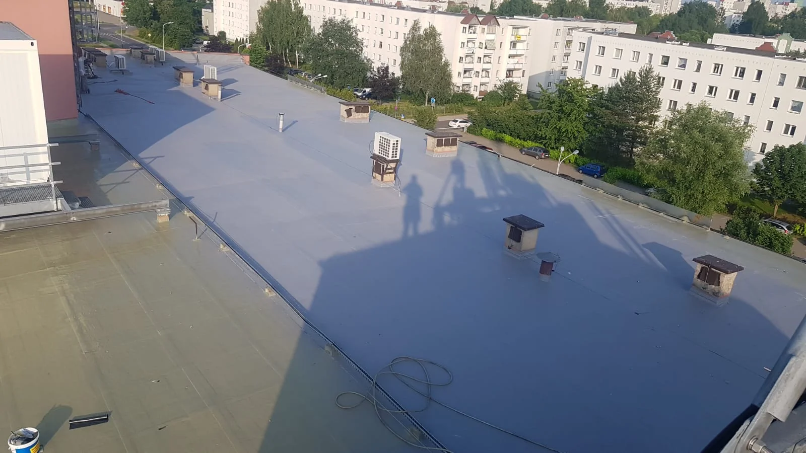 Natrysk polimocznika na dachu 2500 m² — Łódź, Świtezianki